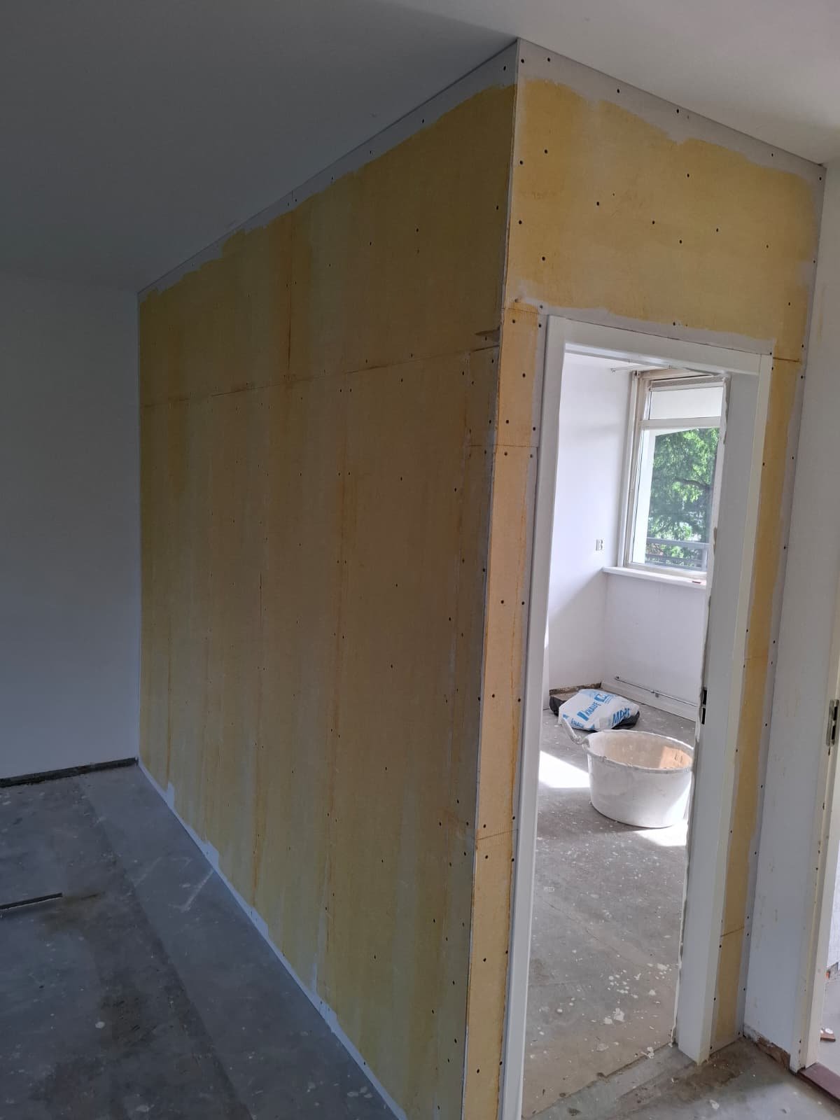 Aanbouw van een extra kamer gerealiseerd 